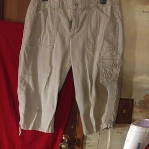 Ladies Capris, khaki,, Gloria Vanderbilt,, sz. 12